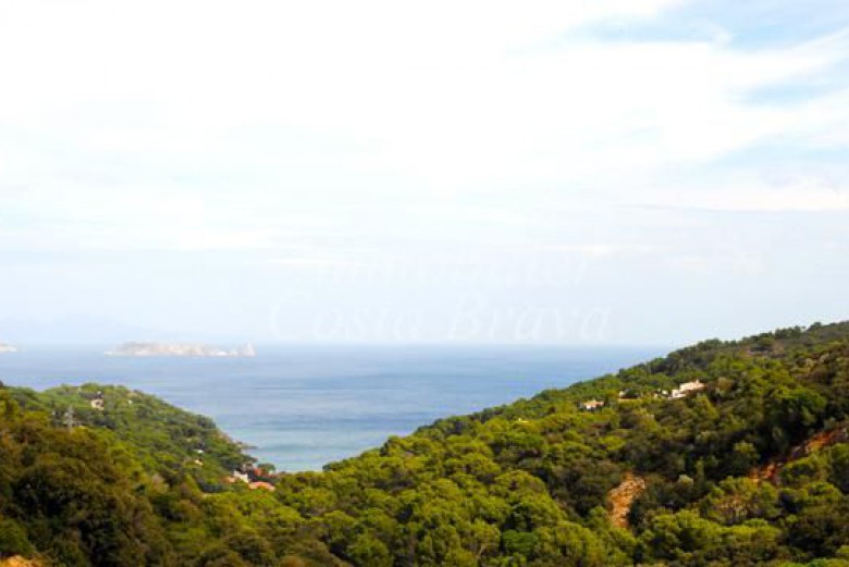 Exclusivo terreno en venta con vistas al mar en  Sa Riera, Begur