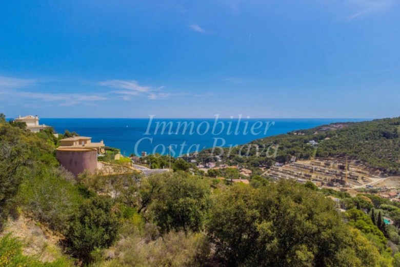 Large plot of land for sale with open views to the sea in Sa Riera 