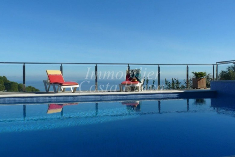 Casa adossada amb vistes al mar i piscina en venda a La Borna