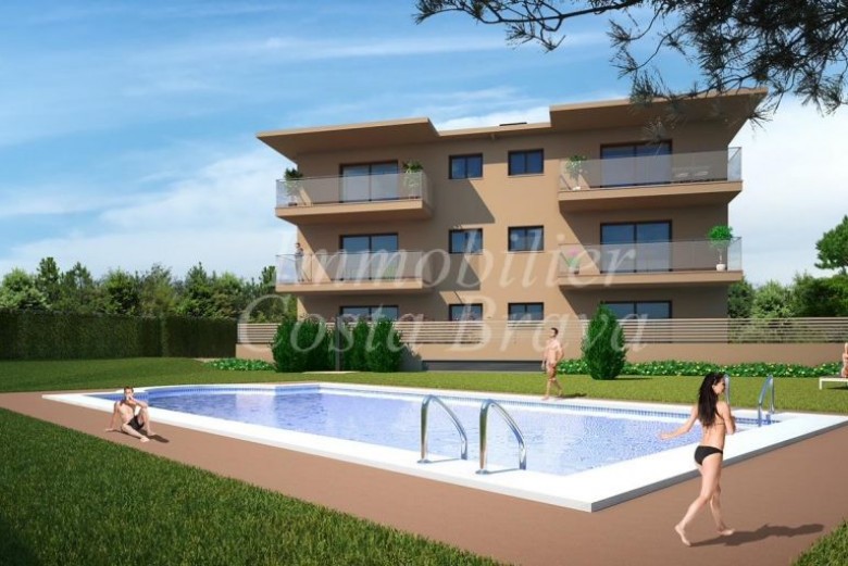  24 apartaments de nova construcció amb piscina y jardí comunitaris, den venda a la platja de Pals