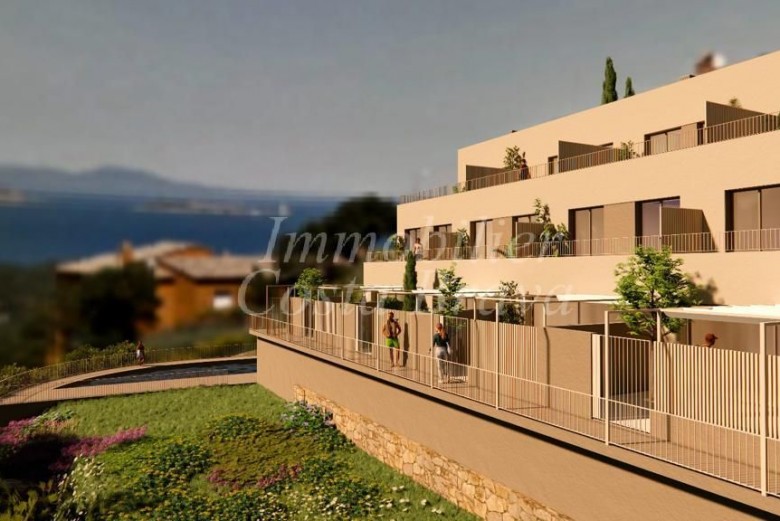 Promoción de 8 casas de nueva construcción con piscina comunitaria, en venta en Begur