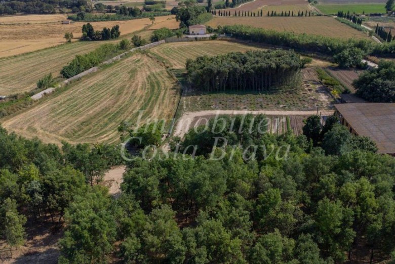 Grand mas à vendre entourée  de 2.3 Ha de terrain à Palafrugell