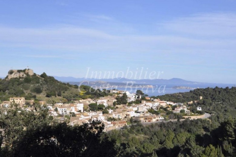 Building plot with fantastic views to the sea and the village, for sale in Begur