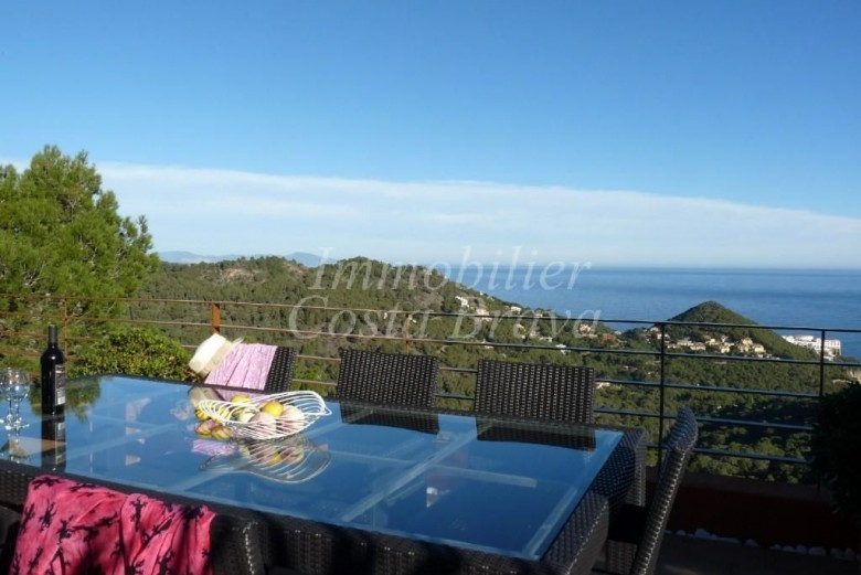 Magnífic xalet de luxe amb piscina i increïbles vistes al mar i als turons