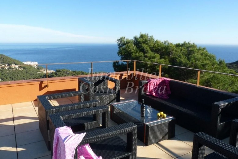Magnífic xalet de luxe amb piscina i increïbles vistes al mar i als turons