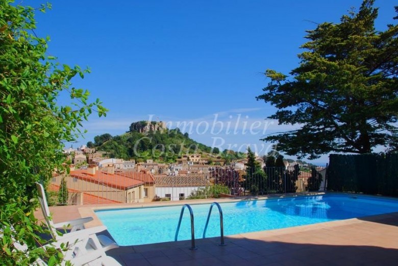 Bel appartement avec piscine communautaire à vendre dans le centre de Begur