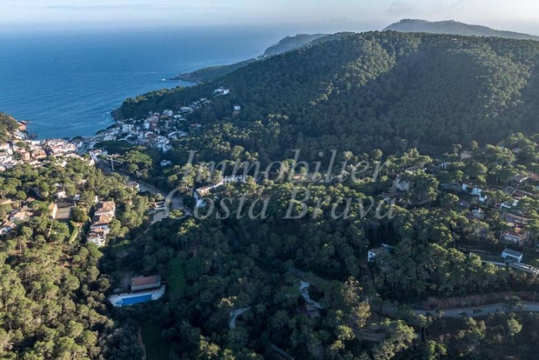 Amplio terreno en venta en Tamariu, cerca de la playa