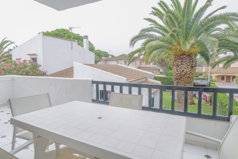 2nd line charming apartment with communal pool, for sale in Pals beach