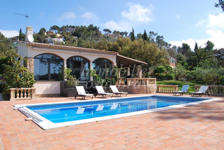 Bonica casa de estil Mediterrani amb magnífiques vistes, piscina i jardí, en venda a Masos de Pals
