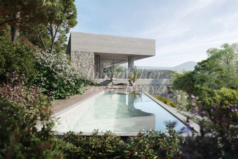 Large wooded building plot with sea views for sale in the highly exclusive bay of Aigua Blava.