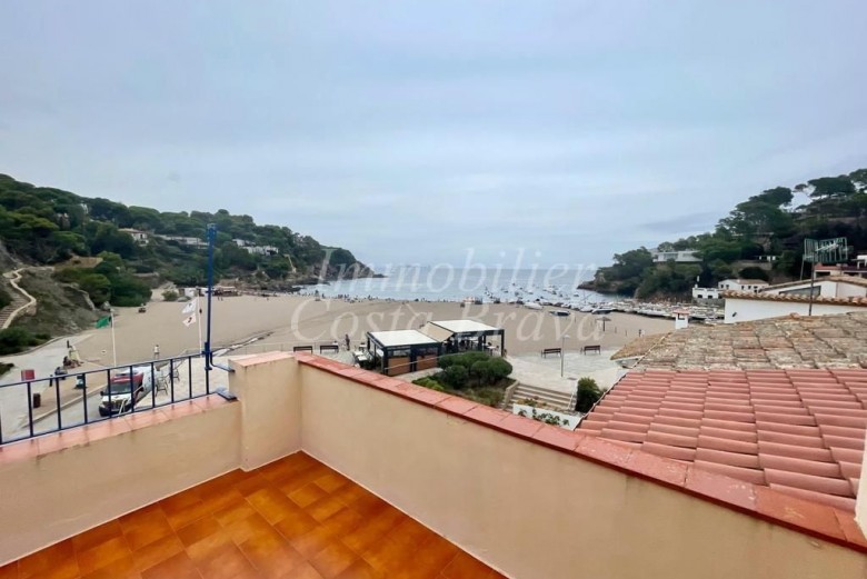 Casa situada a primera línia de mar amb vistes al mar i a la badia en venda a Begur, Sa Riera