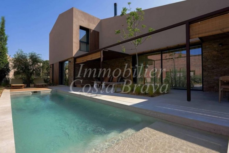 Projet de nouvelle construction, avec jardin et piscine, à vendra dans le Baix Empordà 