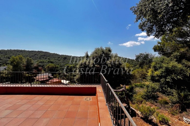 Maison avec de belles vues sur les collines avec piscine et jardin, à vendre à Residencial Begur
