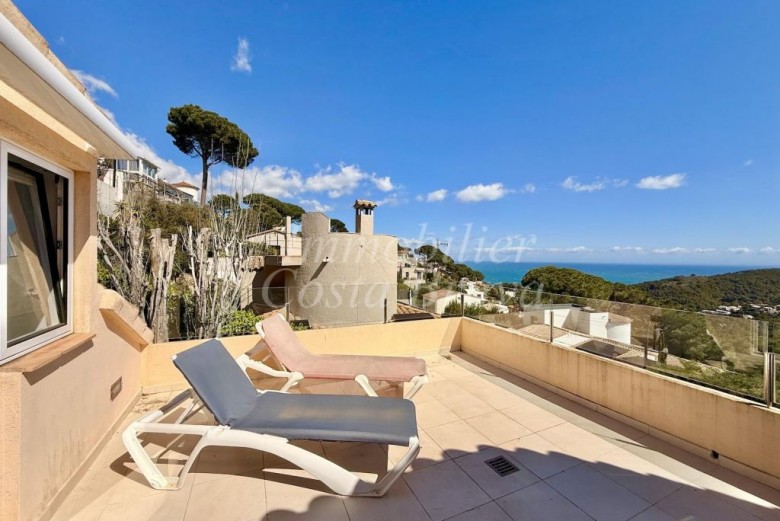Casa mediterrània amb vistes al mar, piscina privada i llicència turística en venda a Begur, Sa Riera – Es Valls