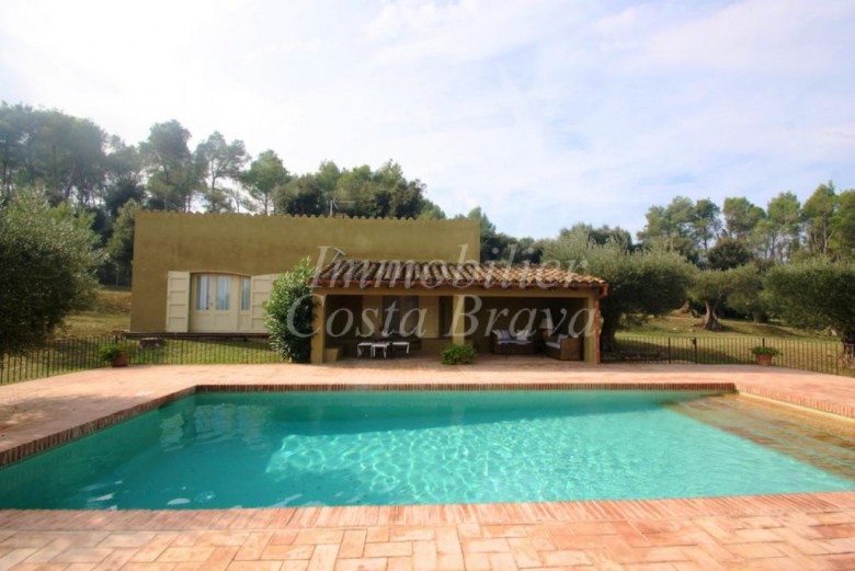 Refurbished masía with a large garden and pool for sale in Fonteta