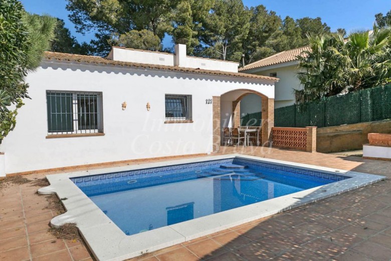 Casa de 234 m² con piscina y vistas en venta en Pals | Carole Dubois