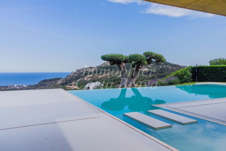 Chalet de 537 m² con piscina y vistas en venta en AiguaBlava | Carole