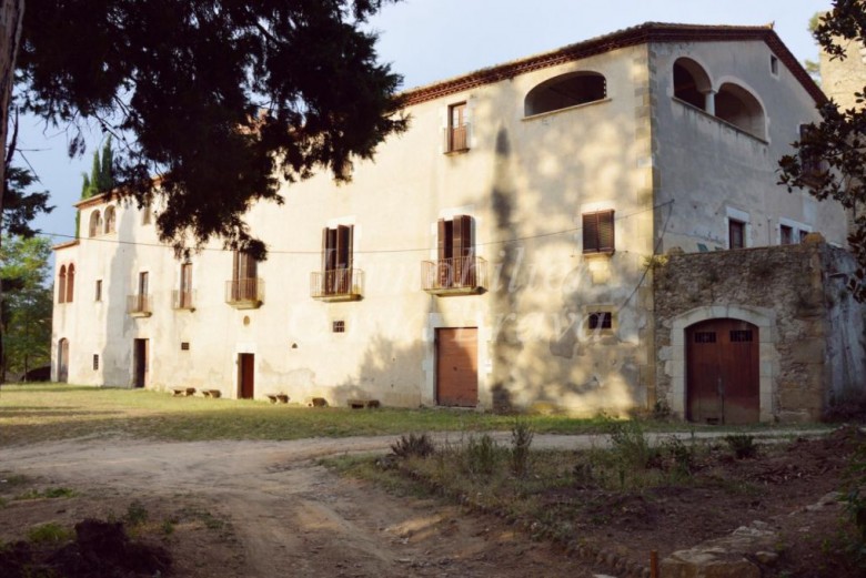  Magnífica finca señorial rodeada de 37,9 Ha de terreno y bosques, en venta ubicada  a 20km de Girona