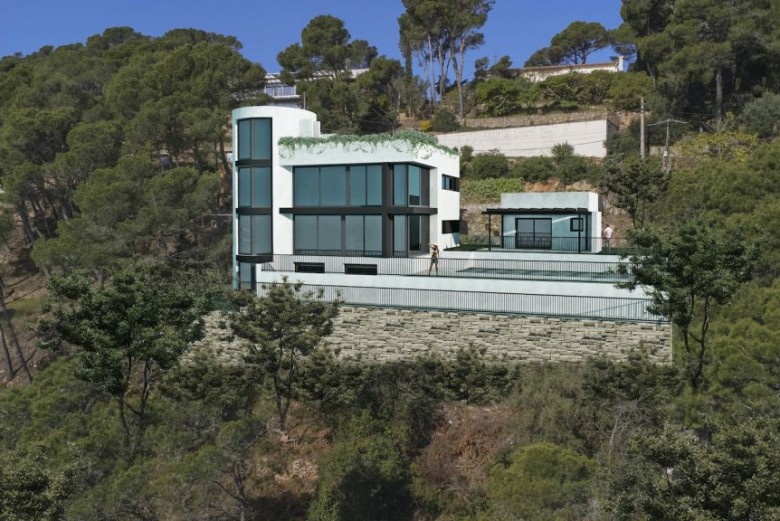 Projet de réhabilitation de villa, à vendre à Sa Tuna, avec jardin et piscine et de magnifiques vues sur la mer et la baie