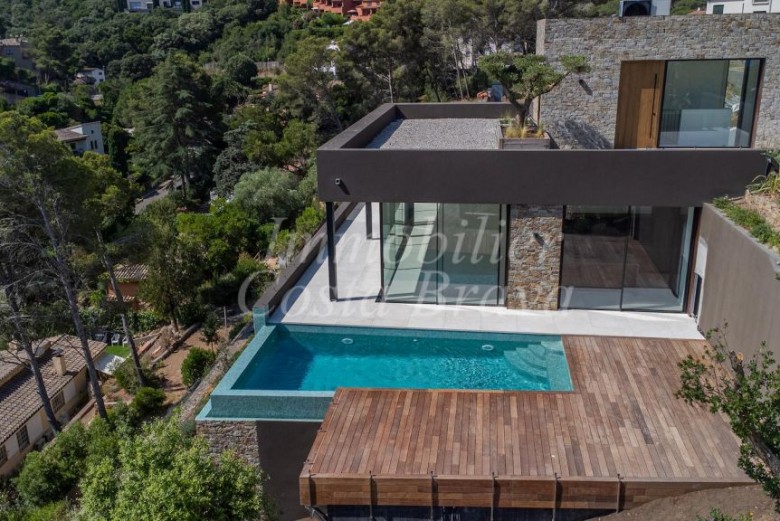 Villa de nouvelle construction avec piscine et jardin, pa 1.3km de la plage à vendre à Begur, Sa Punta