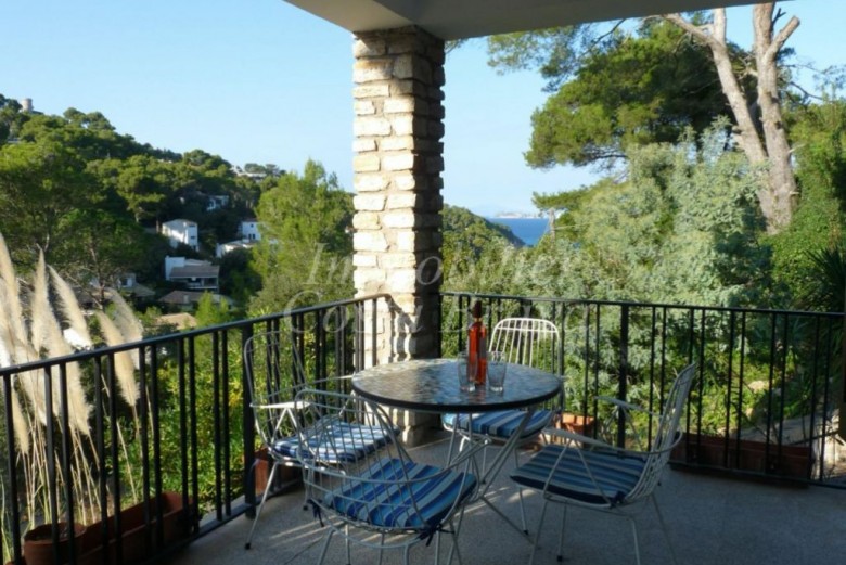 Appartement avec vues mer, dans une copropriété verdoyante, à vendre à Begur, Sa Riera