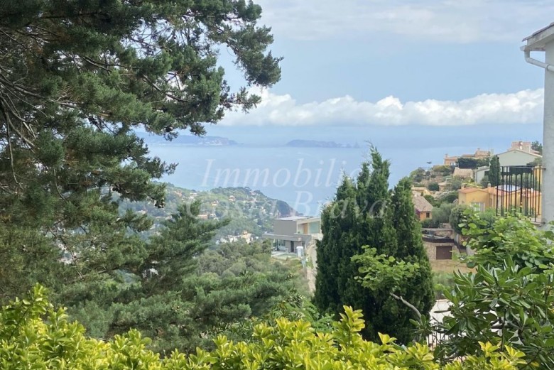 Maison avec de belles vues sur la mer à vendre dans le centre de Begur