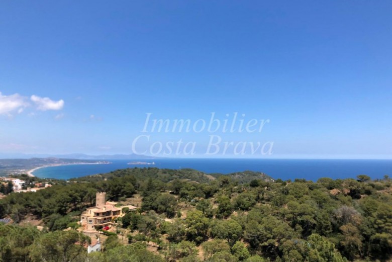 Exclusive villa de nouvelle construction à vendre avec de magnifiques vues sur la mer à Begur