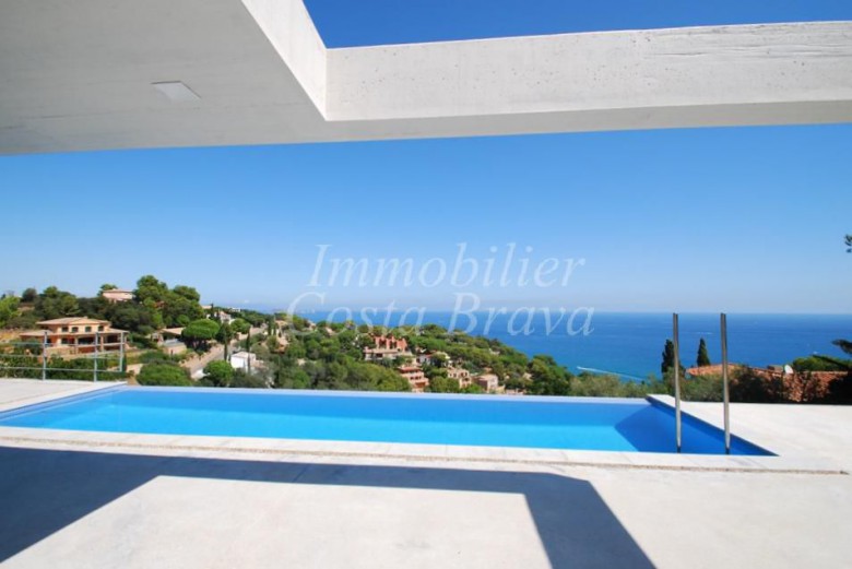 Villa de style moderne avec de très belles vues mer à vendre à Begur Sa Riera