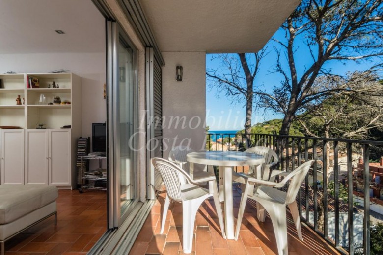 Bel appartement  avec vues sur la mer, à vendre à 300 mètres de la plage de Begur, Sa Riera