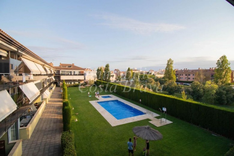 Fantástico ático dúplex con piscina comunitaria en venta en Sant Antoni de Calonge