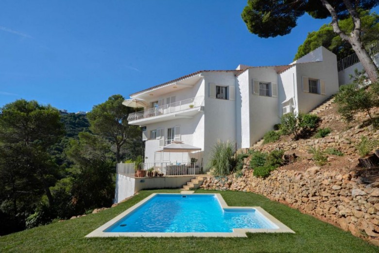 Casa con magníficas vistas al mar y a la montaña en venta en Begur, Aiguafreda