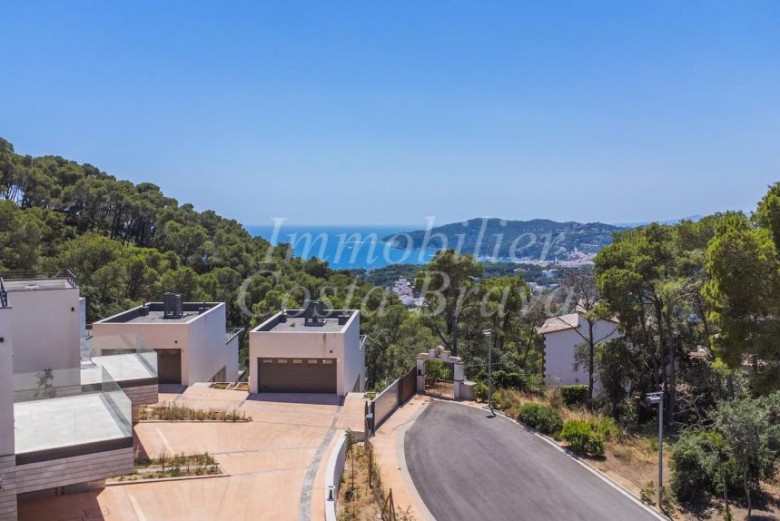 Villa de nouvelle construction à vendre à Llafranc avec vues sur la mer et piscina communautaire