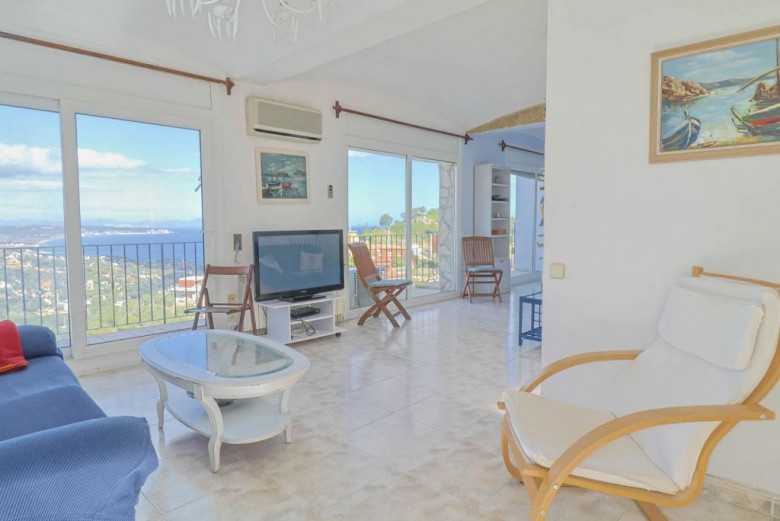 Maison avec de belles vues sur la mer à vendre dans le centre de Begur