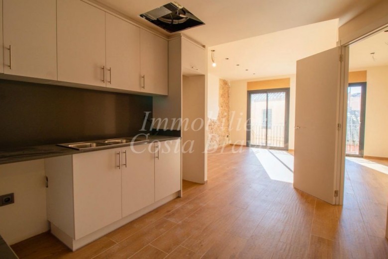 Sunny duplex penthouse totally refurbished for sale in the centre of Palafrugell 