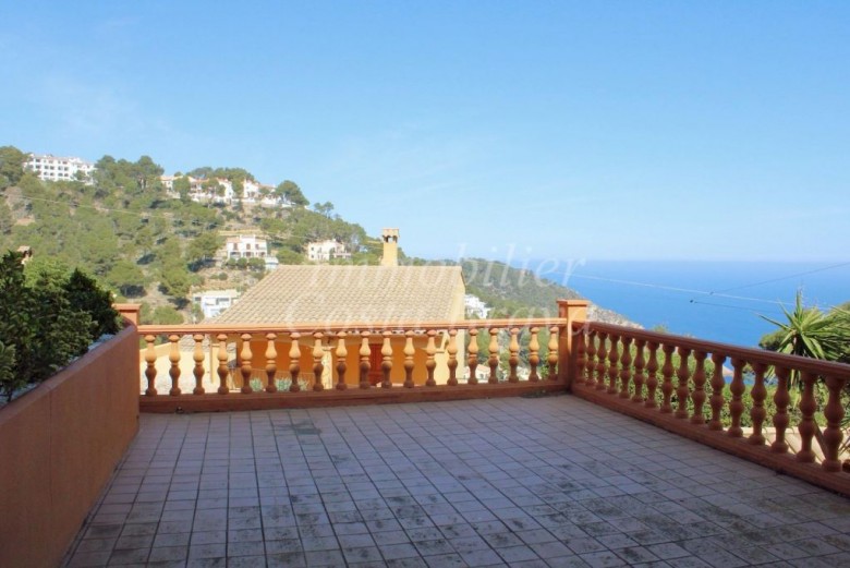 Semi detached house with fantastic sea views and shared pool,  for sale in Begur, La Borna