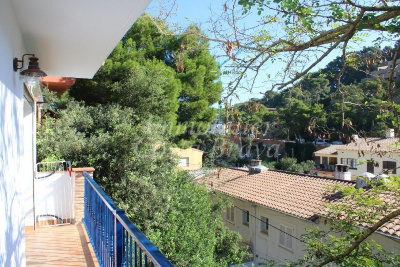 Agradable apartament amb terrassa i jardí comunitari, en venda a Begur Sa Riera