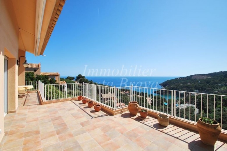 Grande villa avec de belles vues sur la mer et psicine privative, à vendre à Sa Riera, Begur