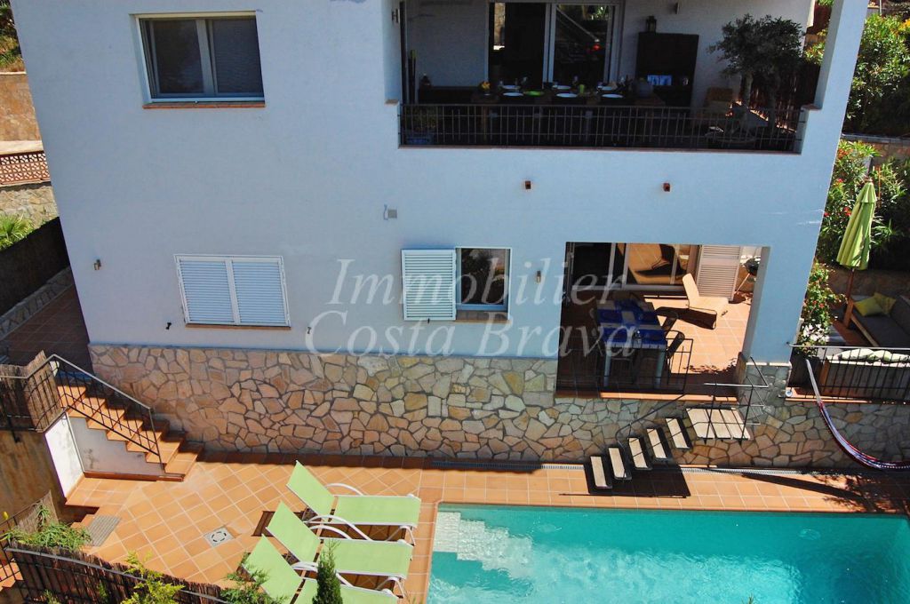 Download Casa bonica platja Desktop Wallpaper