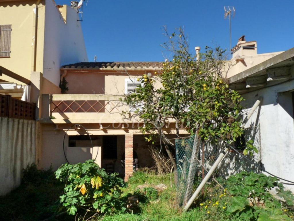 Maison de village avec jardin à vendre dans le centre Begur