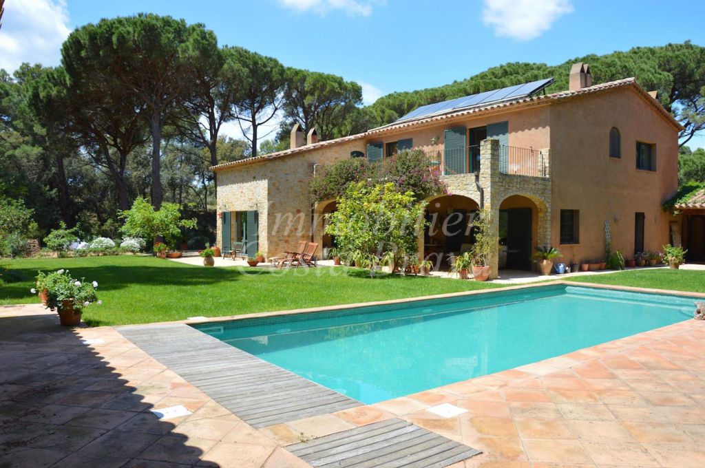 Farm house for sale in Pals