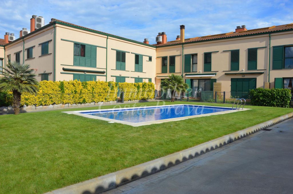 Casa de 120 m² con piscina en venta en Pals | Carole Dubois Immobilier