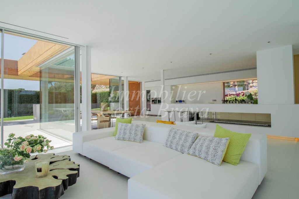 Chalet de 537 m² con piscina y vistas en venta en AiguaBlava | Carole