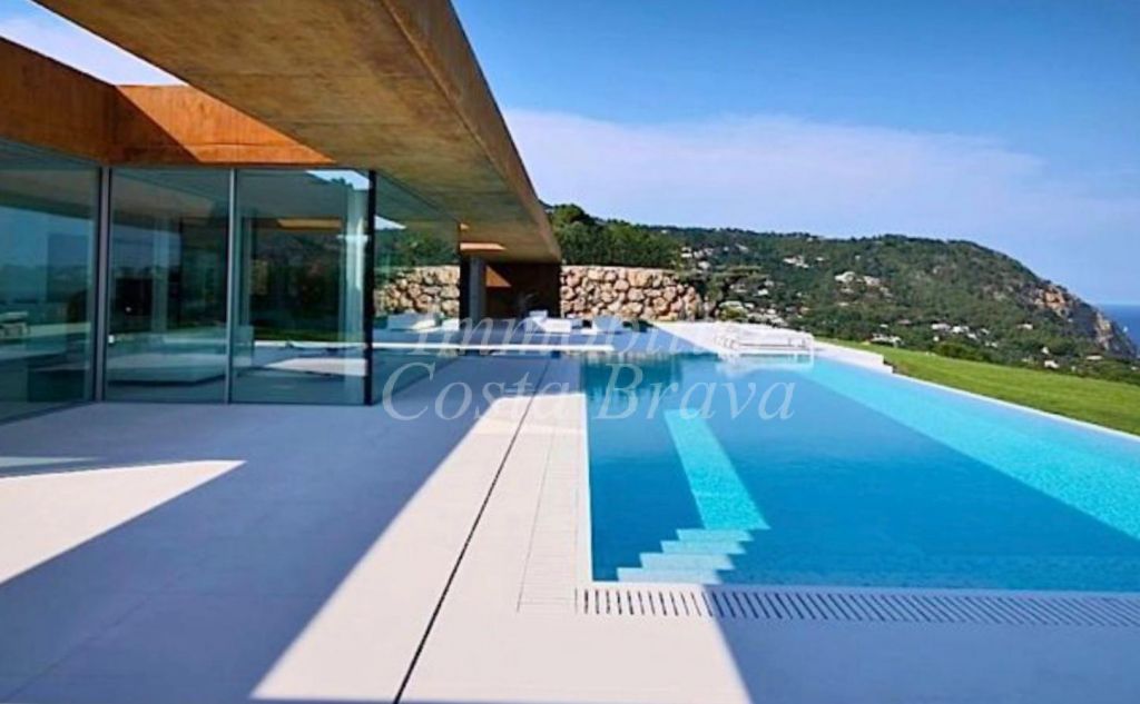 Chalet de 537 m² con piscina y vistas en venta en AiguaBlava | Carole