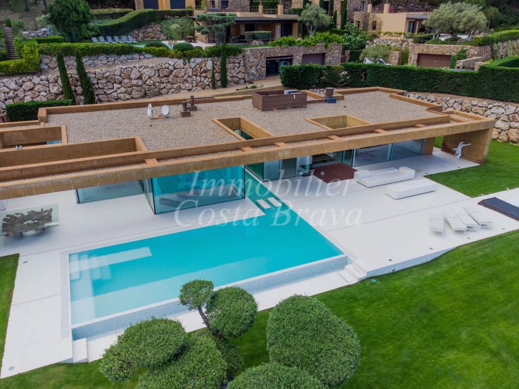 Chalet de 537 m² con piscina y vistas en venta en AiguaBlava | Carole