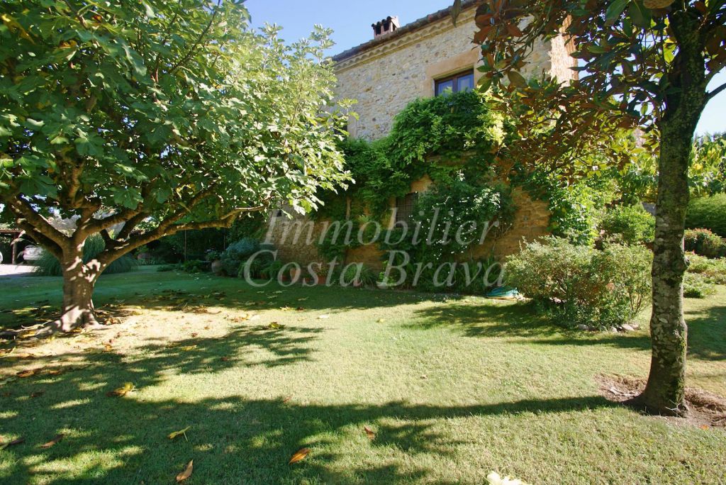Masía en venta en La Bisbal de l'Empordà | Carole Dubois Immobilier