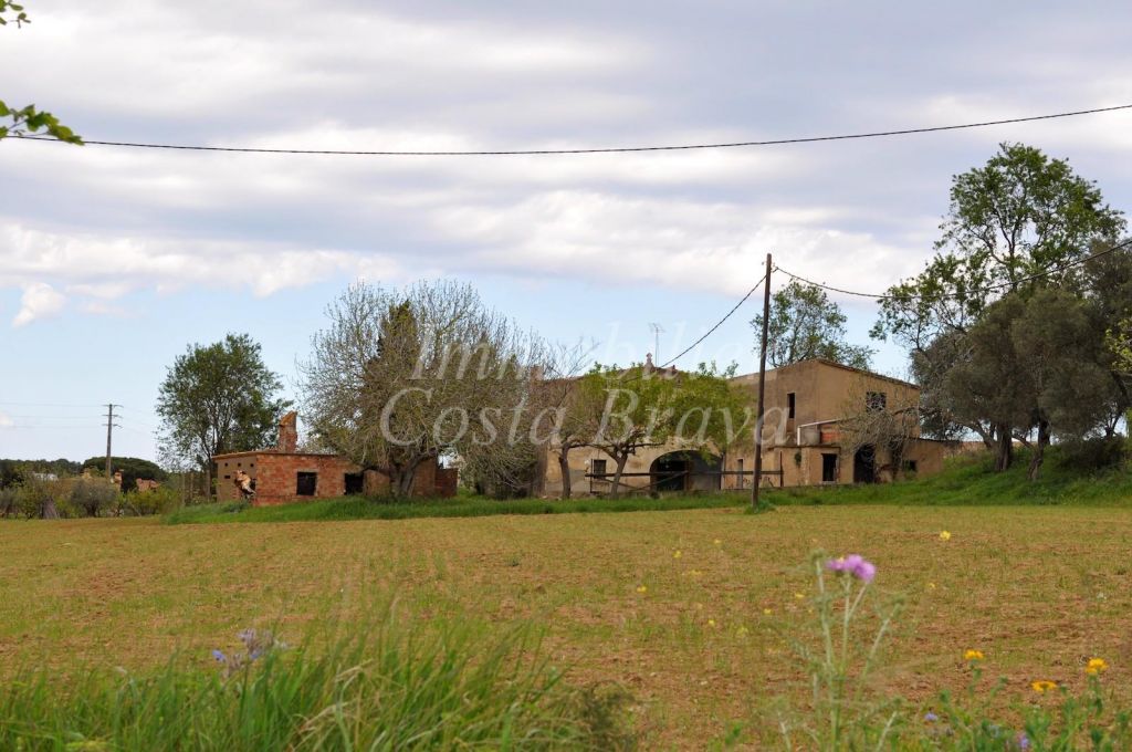 Farm house for sale in Palamós
