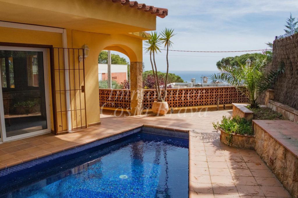 Apartamento en venta en Sa Riera, Begur