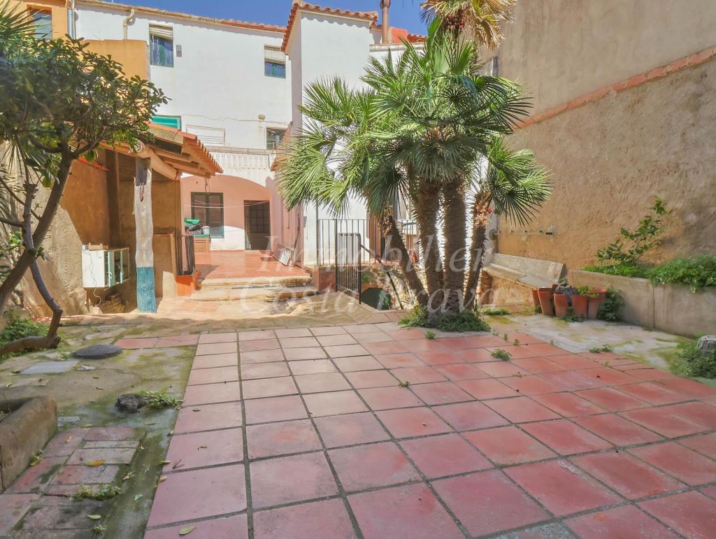 Farm house for sale in Begur