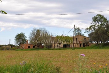 Farm house for sale in Palamós